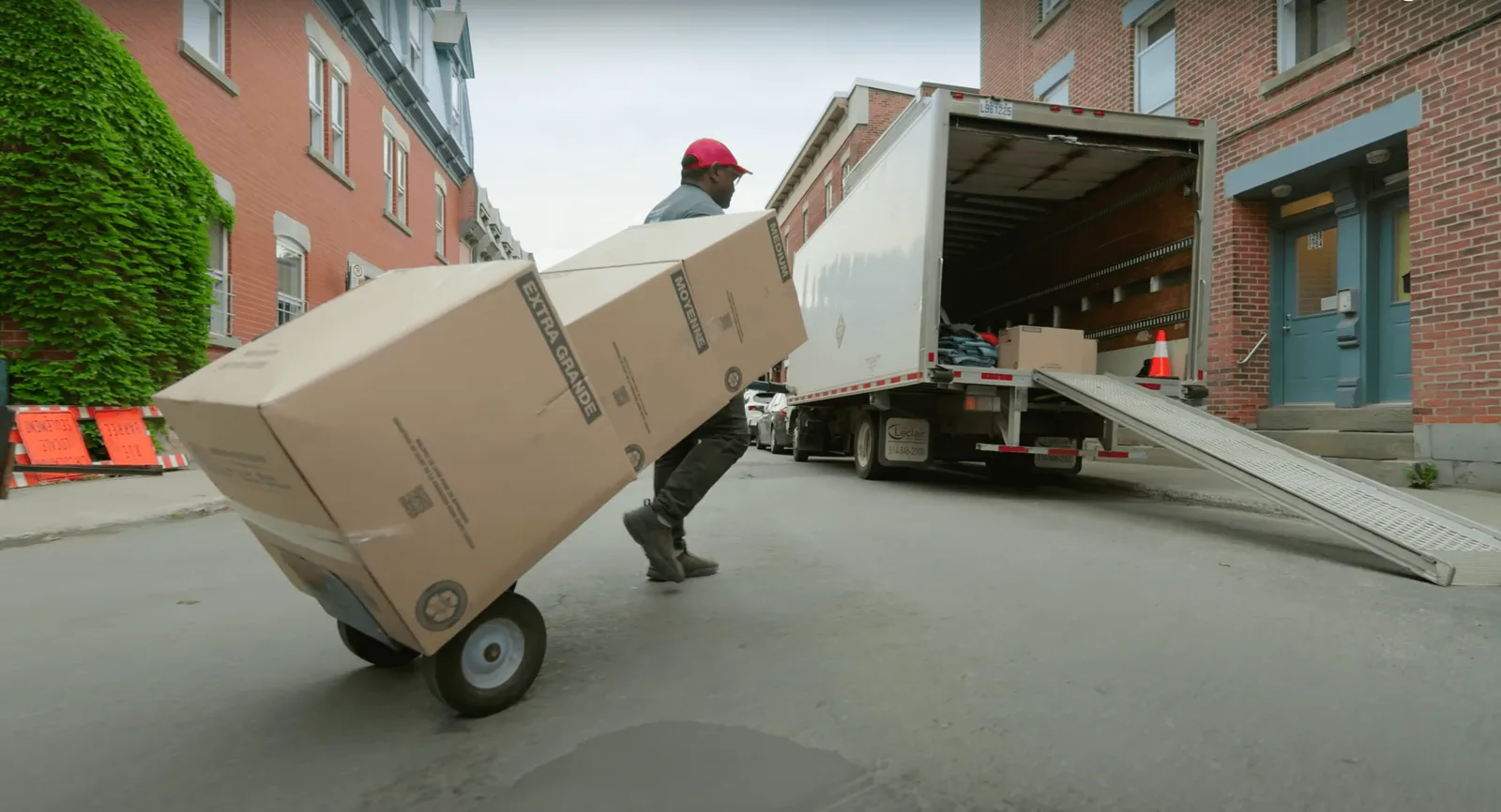 Want to avoid Moving Disasters in Vancouver? Find the Best Movers with Our Guide.