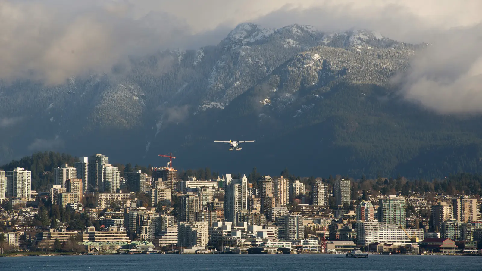 Vancouver skyline with mountains in the background
